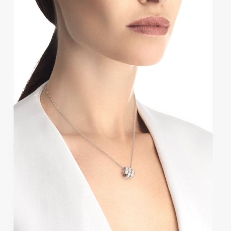Bv1g*ai necklaces